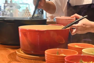 【ル・クルーゼ】人気アイテム3種が「100周年記念カラー」で登場！ご飯がおいしく炊けるモデルもあるよ♪