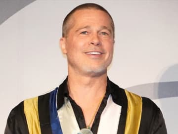 ブラッド・ピット、日本を満喫する姿がかわいすぎる！　別人級プリクラに日本食を堪能する姿など一挙紹介