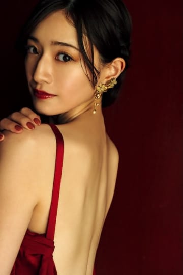 中田花奈、5年ぶりの写真集が大反響で早くも重版決定！「たくさんの皆様に届きますように」