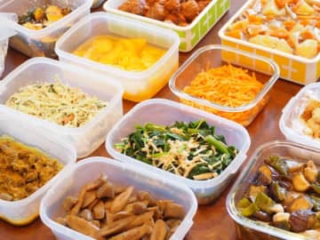 朝にあると役立つ「作り置きおかず」を英語で言うと？