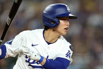 マルチ安打→翌日ベンチのキム・ヘソン「ロバーツ監督は強い偏見を持っている」韓国メディア憤慨「また打席に立てなかった」