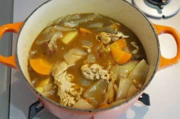 ショック！作ったカレーがシャバシャバに…！小麦粉も片栗粉もダメだったときの"救世主"は？