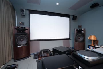【レビュー】薄型＆10万円台で“澄んだマランツサウンド”「CINEMA 70s」自宅に導入。Qobuz Connectも使える
