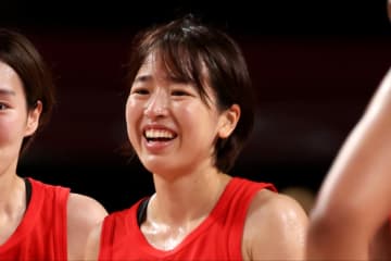 「想像をはるかに超える大変さ」東京五輪女子バスケ銀メダリストが第１子を出産！赤ちゃんとの“尊すぎる手つなぎショット”に祝福の声