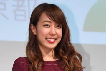 川崎希が第３子を出産　夫アレクとスリーショット　出生前診断で「陽性→陰性」報告