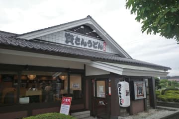 【食レポ】埼玉隣県からのアクセスも良好な「資さんうどん 三郷店」のグランドオープン初日に「肉ごぼ天ぶっかけ 3本」を食す! 柔らかモッチモチなうどん、大きなごぼ天、甘く煮た牛肉と玉ねぎに冷たい出汁でウマウマ！