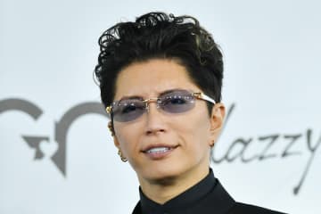 ＧＡＣＫＴ　マレーシアの虹色に輝く怪魚を釣り上げ「相当縁起のいい写真が撮れた」