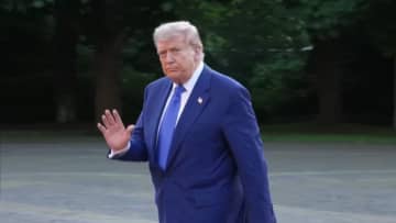 トランプ大統領 シリアに対する制裁解除の大統領令に署名　アサド前大統領を含む前政権の関係者などへの制裁は維持