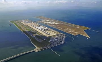 スプリング機、関空に緊急着陸　客室内で減圧か、けが人なし