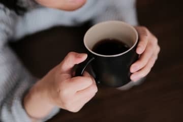 コーヒーの“飲み方”次第で寿命が延びる？米国4万人調査の注目結果