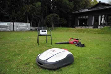 【もうひとつのHONDAパワー】ロボット芝刈機をきっかけに、JALとHondaがコラボしたJALグループの古民家風レストランと、農園で活躍するHondaパワープロダクツ