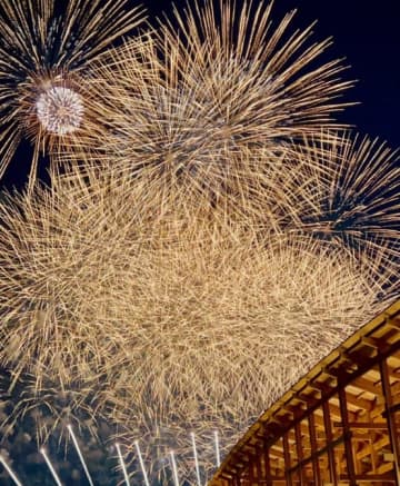 息を呑んだ…大阪万博の花火が想像を超えた　空が割れるほどの迫力…万博の花火に絶賛の嵐「スケールが違う」