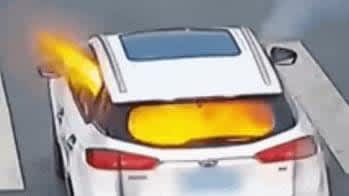 中国浙江省、車内の携帯電話が高温による自然発火で爆発
