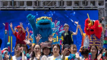 夏本番！　USJでびしょぬれ祭典が開幕　伊藤沙莉も水噴射で笑顔
