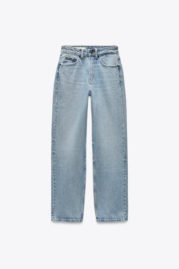夏は「ライトブルー」にハマる 【ZARA】大人が似合う「万能ジーンズ」