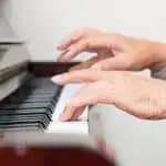 高齢になってから始めた楽器演奏　長期継続で脳の機能を維持　京都大学