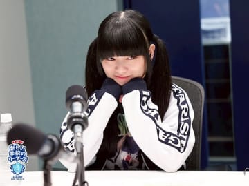 新しい学校のリーダーズMIZYU お忍びで映画館へ 特典で“自分たちのポスター”を渡され赤面!?