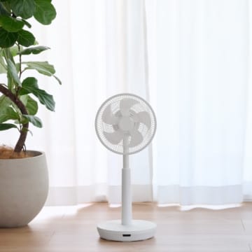 ビックカメラ、話しかければ、涼風ふわり！音声操作機能付き「DCサーキュレーター扇風機」
