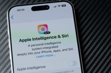 アップル、SiriのAIモデル開発を外注化？ OpenAIやAnthropicと協議中との報