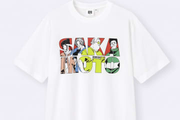 GU×アニメ「SAKAMOTO DAYS」“坂本商店のエプロン風”グリーンTシャツやロゴ刺繍ソックス