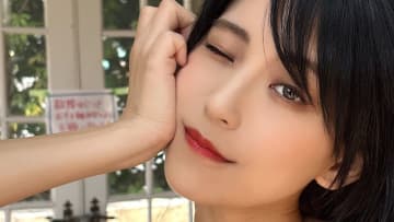つんこ、黒髪ロングで独特色香