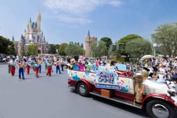 Mrs. GREEN APPLEが東京ディズニーランド夏イベントにサプライズ登場