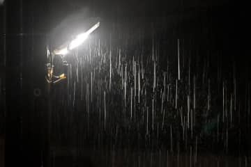 茨城県内で大気不安定　各地で激しい雨、停電　落雷被害も