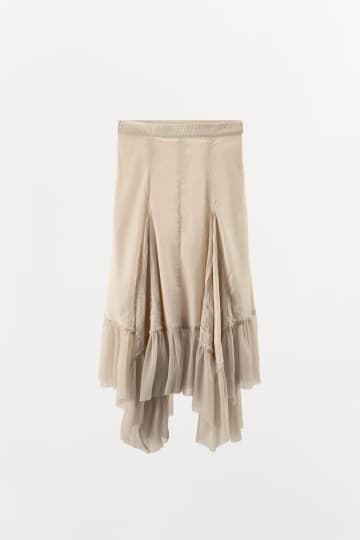 「甘すぎるのは苦手」な人へ！【ZARA】40・50代のキレイ見え♡「フリルスカート」