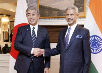 モディ氏8月来日へ連携　日印外相が会談