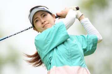 「わあ～、かっこいい！」女子ゴルフ竹村真琴が紹介した“高級愛車”にファン反響！「ゴージャス」「いい青色」