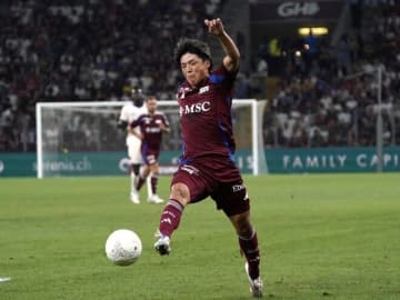 26歳の日本人DFが欧州名門に電撃移籍！「このチームの質の高さを目の当たりにしました」