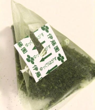 伊藤園「お～いお茶」でマグカップに対応した長いヒモのティーバッグ製品は生産現場発案の特許技術