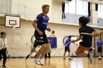 FC東京の3選手が小学校訪問「懐かしい雰囲気」　日本代表の俵積田晃太が刺激「夢を与えられていたら」