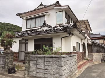海まで徒歩約1分の物件が100万円！保育園、小・中学校も近い【山口県萩市】日本海に面した情緒あふれる城下町｜移住、若者、子育て支援が充実