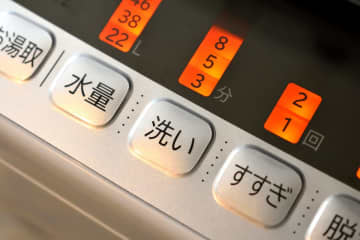妻は「毎日」洗濯機を回しており、正直「水道代がもったいない」と思っています。洗濯の頻度を「2日に1回」に減らすといくらくらいの節約になりますか？