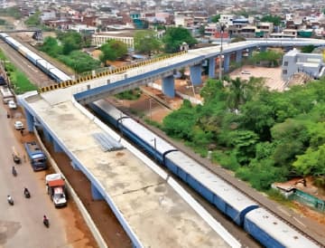 なぜ完成するまで気付かなかった！？　設計ミスで９０度直角カーブの高架橋　インド