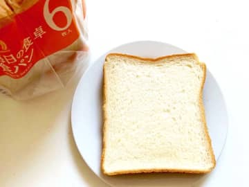 子供が「かけるとおいしいね！」　食パンの上にのせたのは…？
