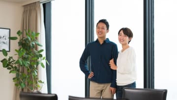 悔しい…南向きのタワマンを「1億2,000万円」で買った〈世帯年収2,000万円超〉の30代パワーカップル、3年後に知った「残念すぎる現実」
