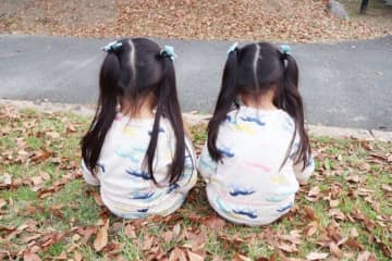 「うそ...だろ...！？」「かわいすぎる勘違い」　双子の人が子供の頃に感じてた〝違和感〟に28万人驚がく