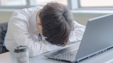 約半数が経験した“グレーゾーンハラスメント”とは？ 無視や舌打ちが退職のきっかけに