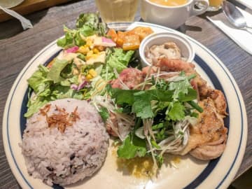 【中目黒】ドリンクバー付き野菜たっぷりオシャランチでゆったり週末カフェ時間「フレームス」