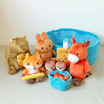 ぬいぐるみでお話を再現できちゃう！？　ロングセラー絵本『どうぞのいす』がぬいぐるみセットになりました！