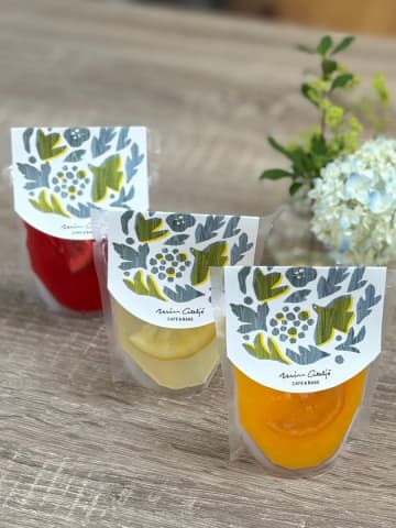 自由が丘の北欧カフェ「ミンナトリエ」が1周年！自家製酵素ジュースを使った、夏のギフトに最適な「夏のゼリー詰め合わせ」を7月1日に発売　スウェーデンのイメージにピッタリな感謝を込めたサマーギフト