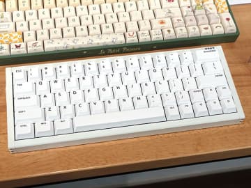 IQUNIXのコンパクトなラピトリキーボード「EZ63 HE」に白色モデル