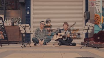 コブクロゆかりの地や人が登場、新曲「THIS IS MY HOMETOWN」MVテーマは“故郷”