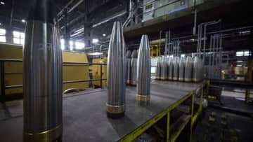 米、一部弾薬のウクライナへの搬送を停止　国防総省による対外支援の見直し受け