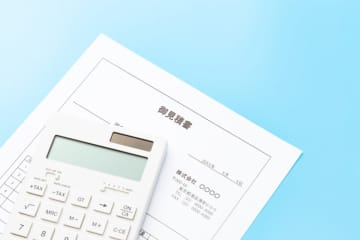 遺品整理を依頼したら「見積もり15万円」から「最終25万円」に！どうして10万円も増えるのでしょうか？