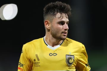 “ブラジルの名門サントス育ち”25歳がJリーグ初挑戦。甲府の新助っ人の持ち味は？