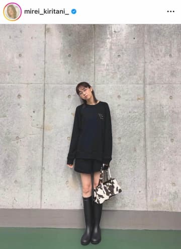 「世界一美しい」桐谷美玲、ミニ丈×ポロニットの清楚コーデ...「顔を上げたら撮られてた」不意打ちショット