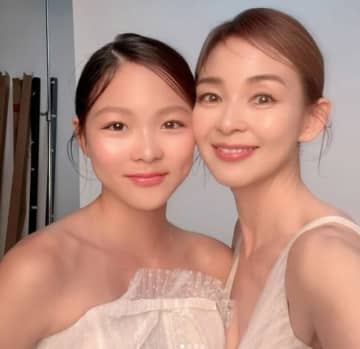 SHIHO、娘サランちゃんとの美しいツーショットを公開「新しい一面を見れた」